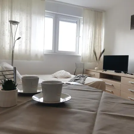Charming With River View Апартаменты Омиш