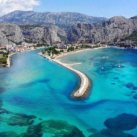 Charming With River View Apartament *