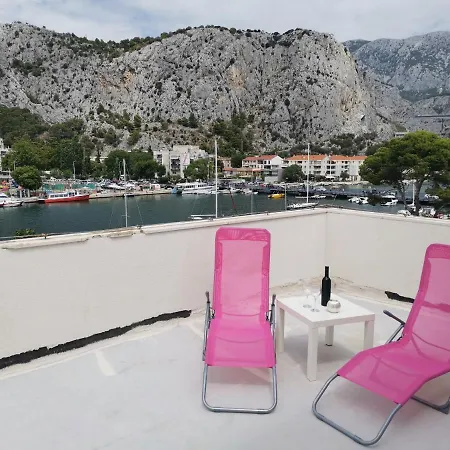 Apartment Charming With River View Omis