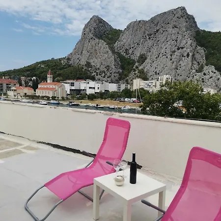 Charming With River View Apartment
