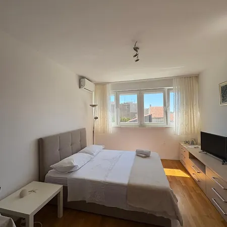 Charming With River View Apartment